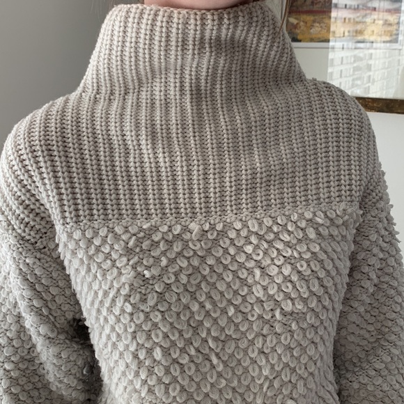 Aritzia Sweater - Picture 2 of 3